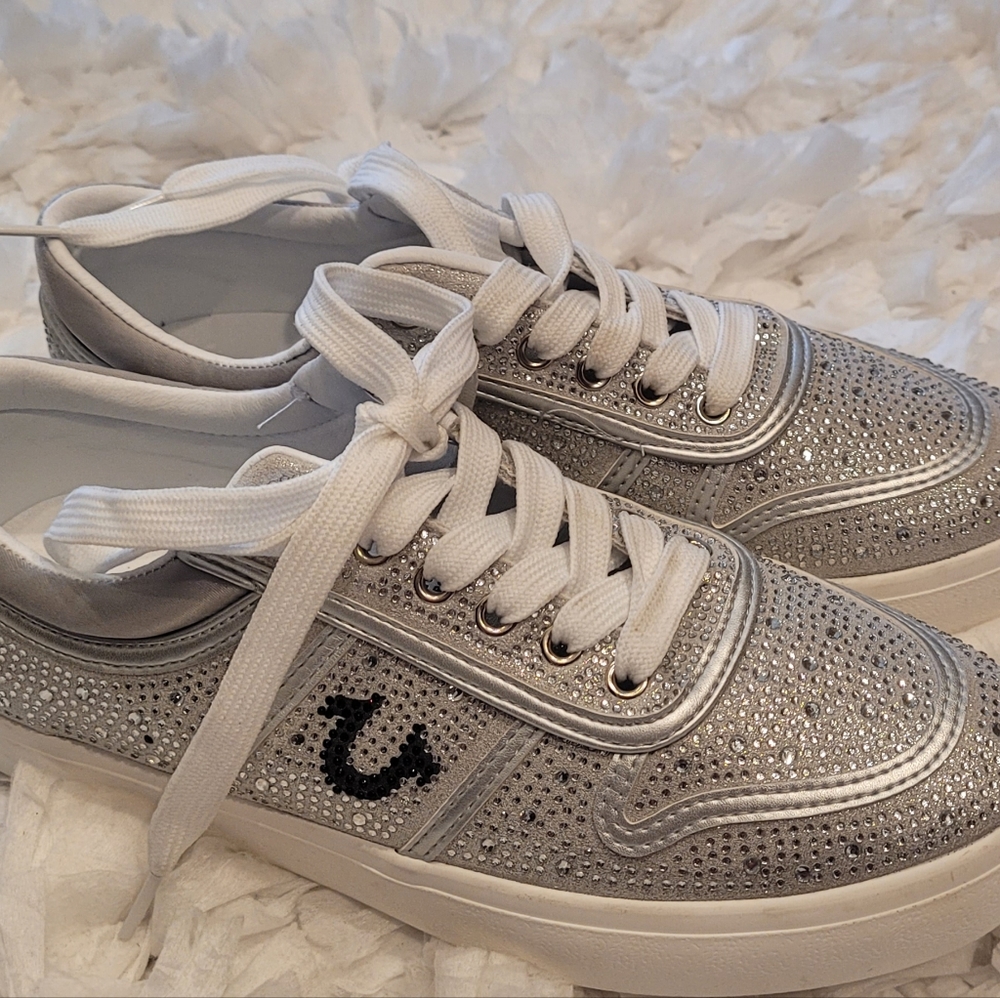 Sneakers brand new